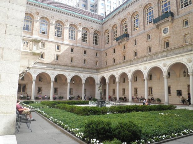 The library's Italian courtyard, peaceful and lovely. It also connects the McKim building to the lending library. (Photo: DY, 2011)