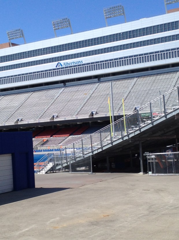 The blue gridiron (photo: DY)